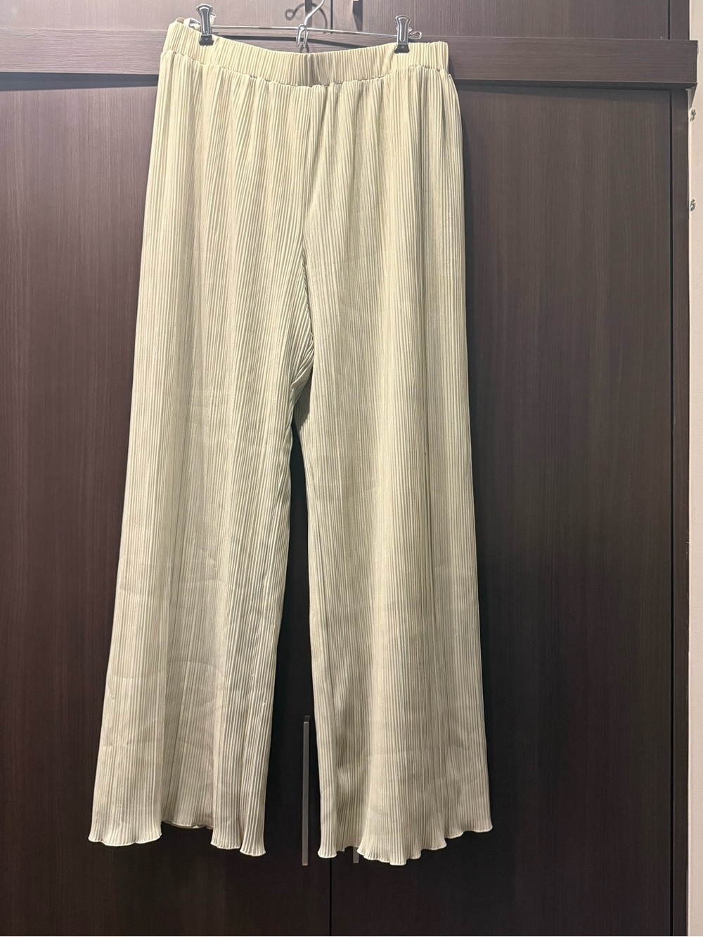 Gianni Bini Pleated Wide-Leg Pants in Light Sage